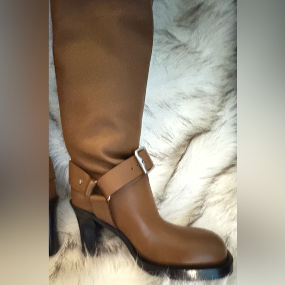 BURBERRY
Adjustable Leather Boots
Womens US 7 - Picture 3 of 13